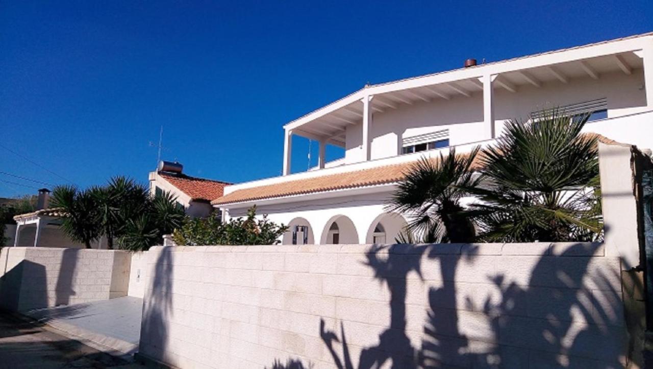 Villa Anny อาโวลา ภายนอก รูปภาพ