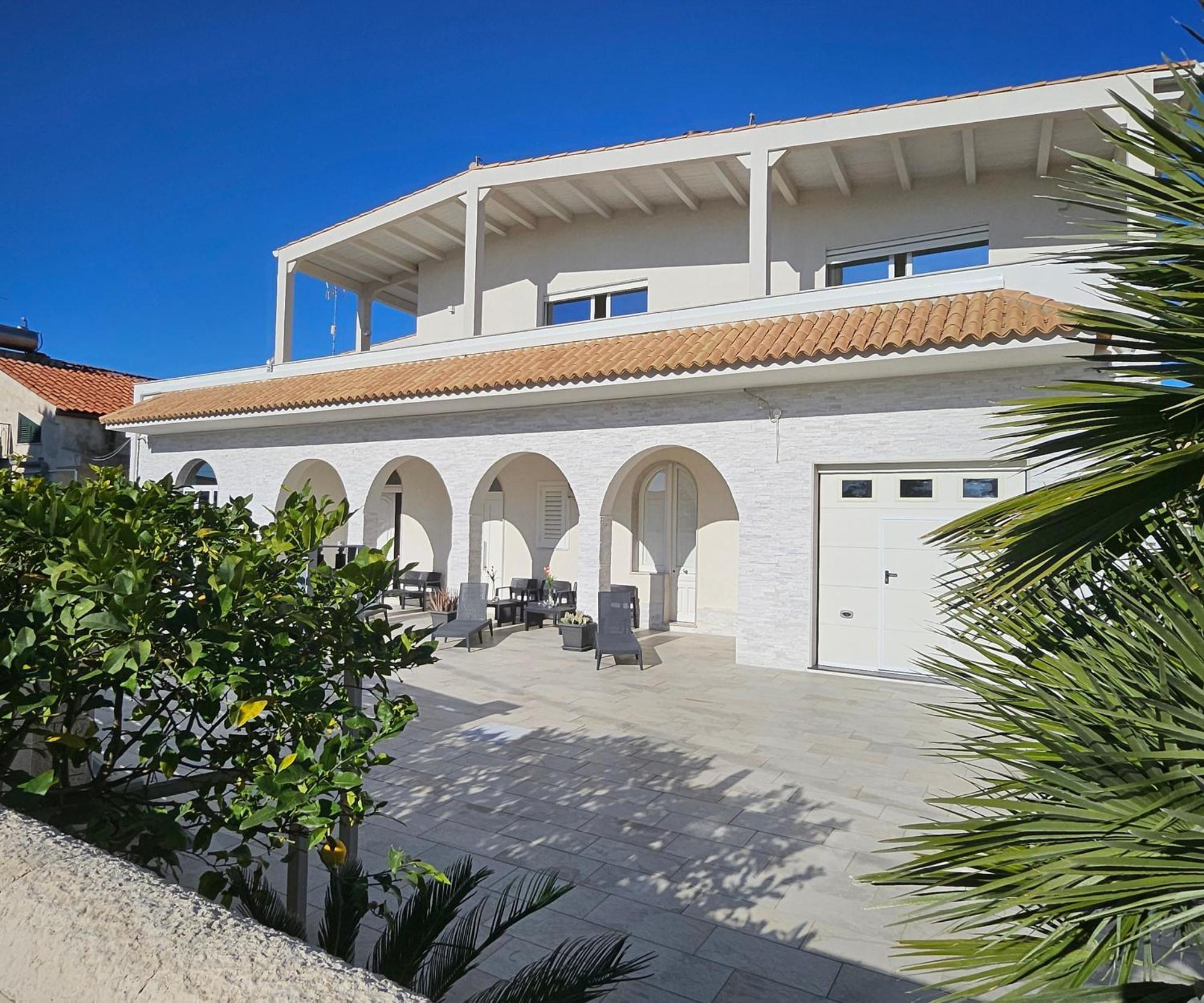 Villa Anny อาโวลา ภายนอก รูปภาพ